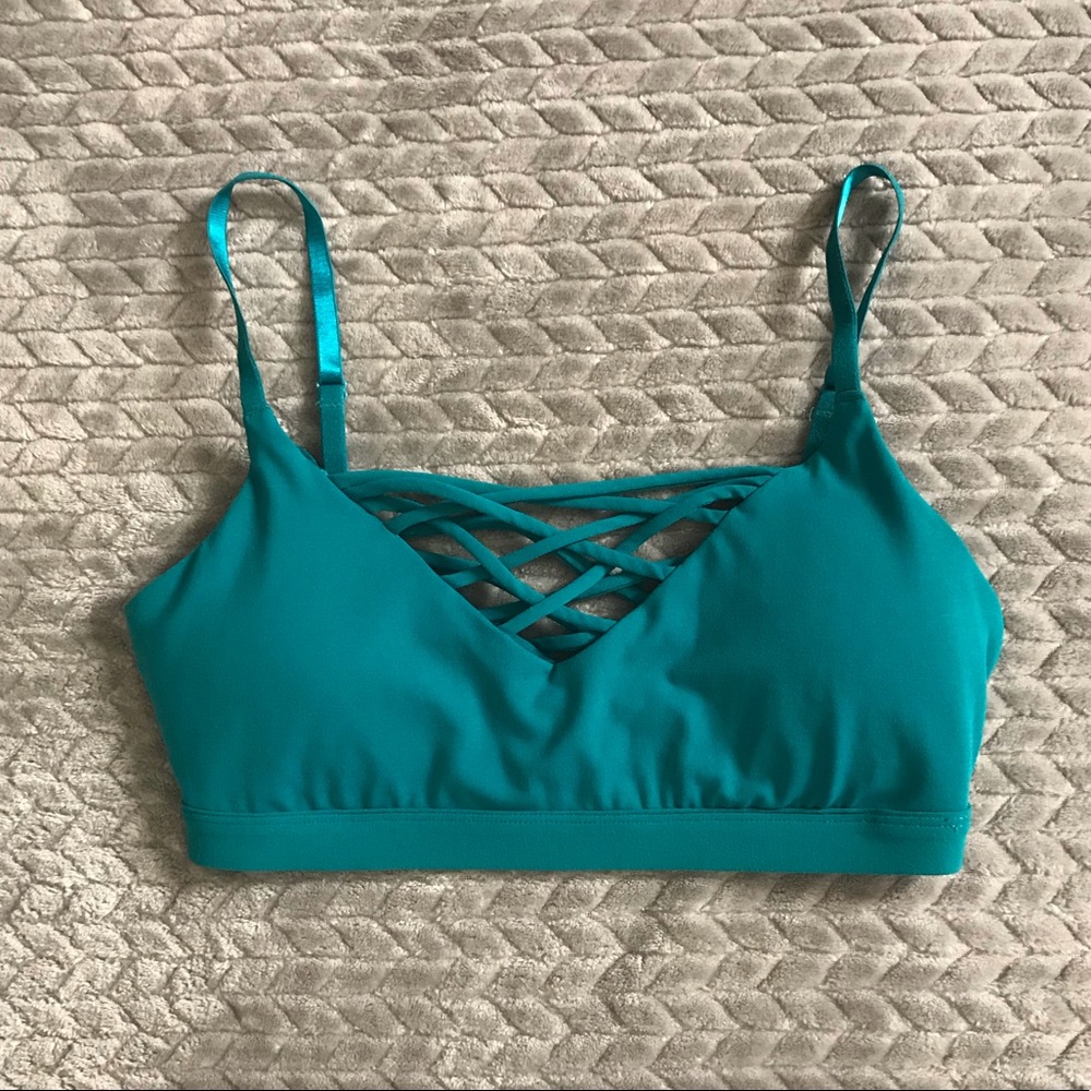Fabletics | Criss Cross Sports Bra